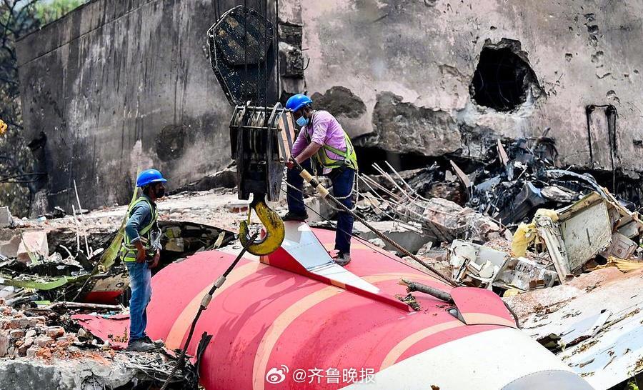 【#印航称坠毁客机出事前没发现任何问题#】当地时间19日，印度航空公司说，上周在