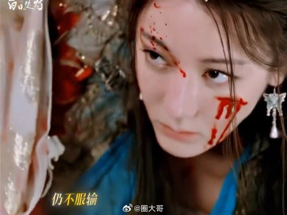 迪丽热巴白日提灯一对多打戏迪丽热巴在电视剧《白日提灯》的一对多打戏，看得我也跟着