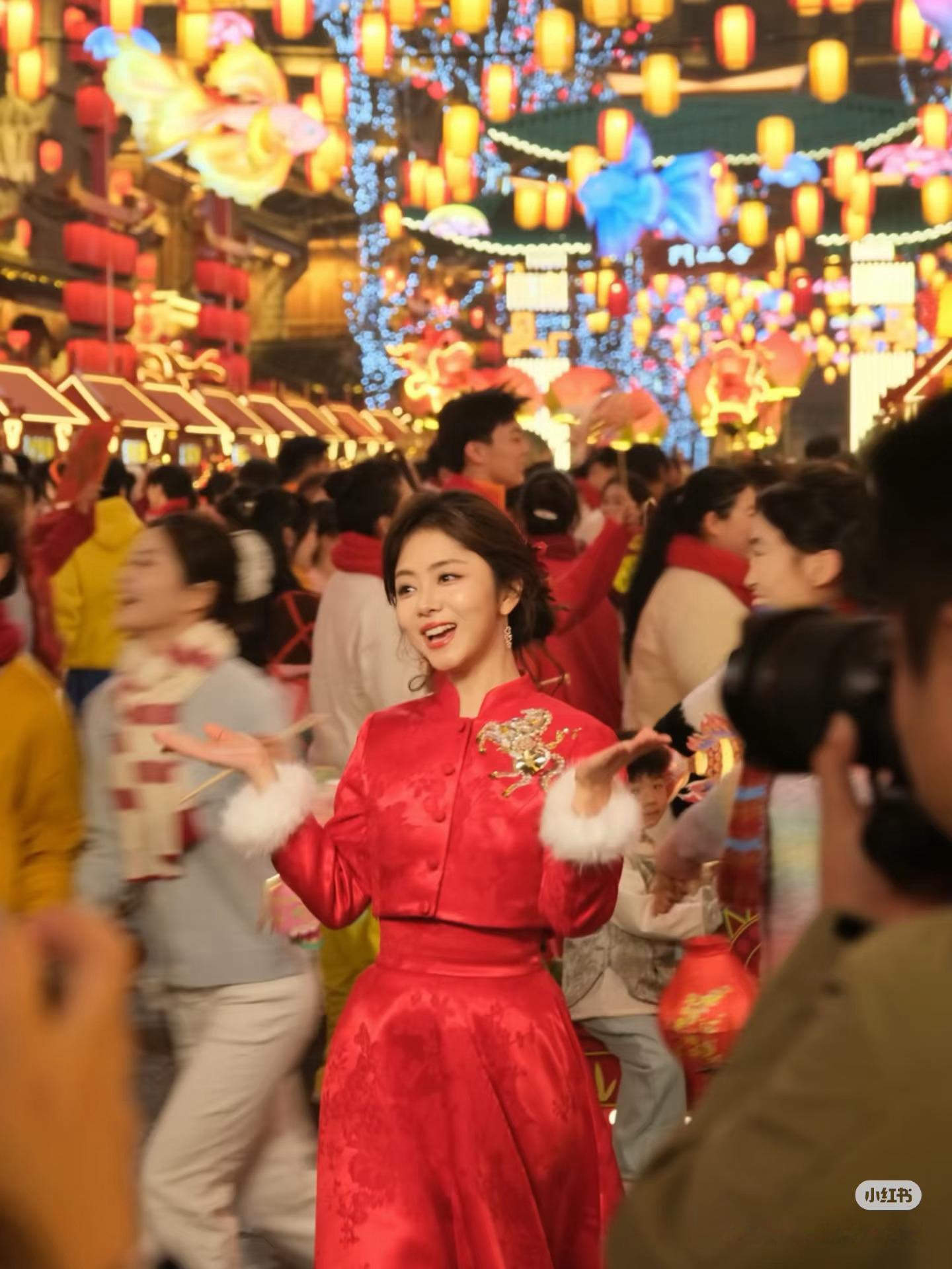 谭松韵 天啊，谁懂这个春晚舞台的含金量啊过年就需要这种年味十足的节目谭松韵我的山