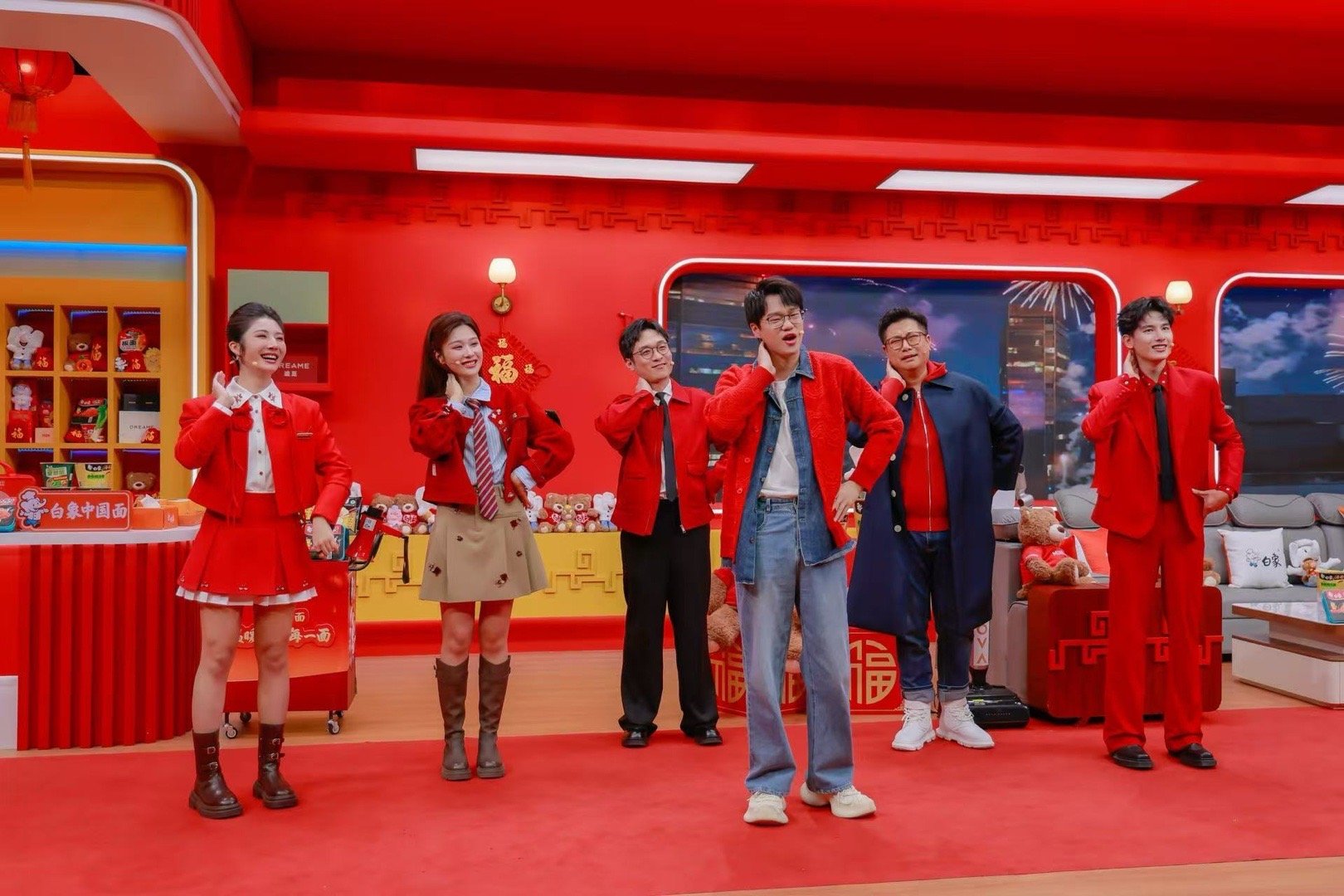 胡先煦说李飞太有活了 李飞这活宝在《下一站春晚》又放大招了！带着胡先煦高海宝泰维