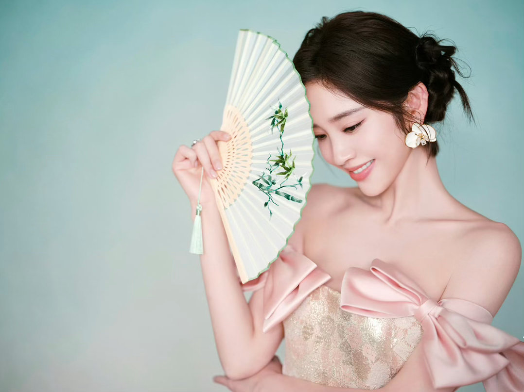 唐艺昕回应中式甜妹妆唐艺昕问粉丝有没有种草自己的妆造 唐艺昕跟粉丝聊完天说能量满