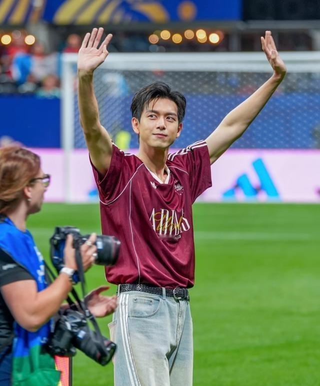 杭州黄龙体育中心地铁站老外尾随逃票，我亲眼见过两次。上次跟我老婆出站，她刚刷完卡