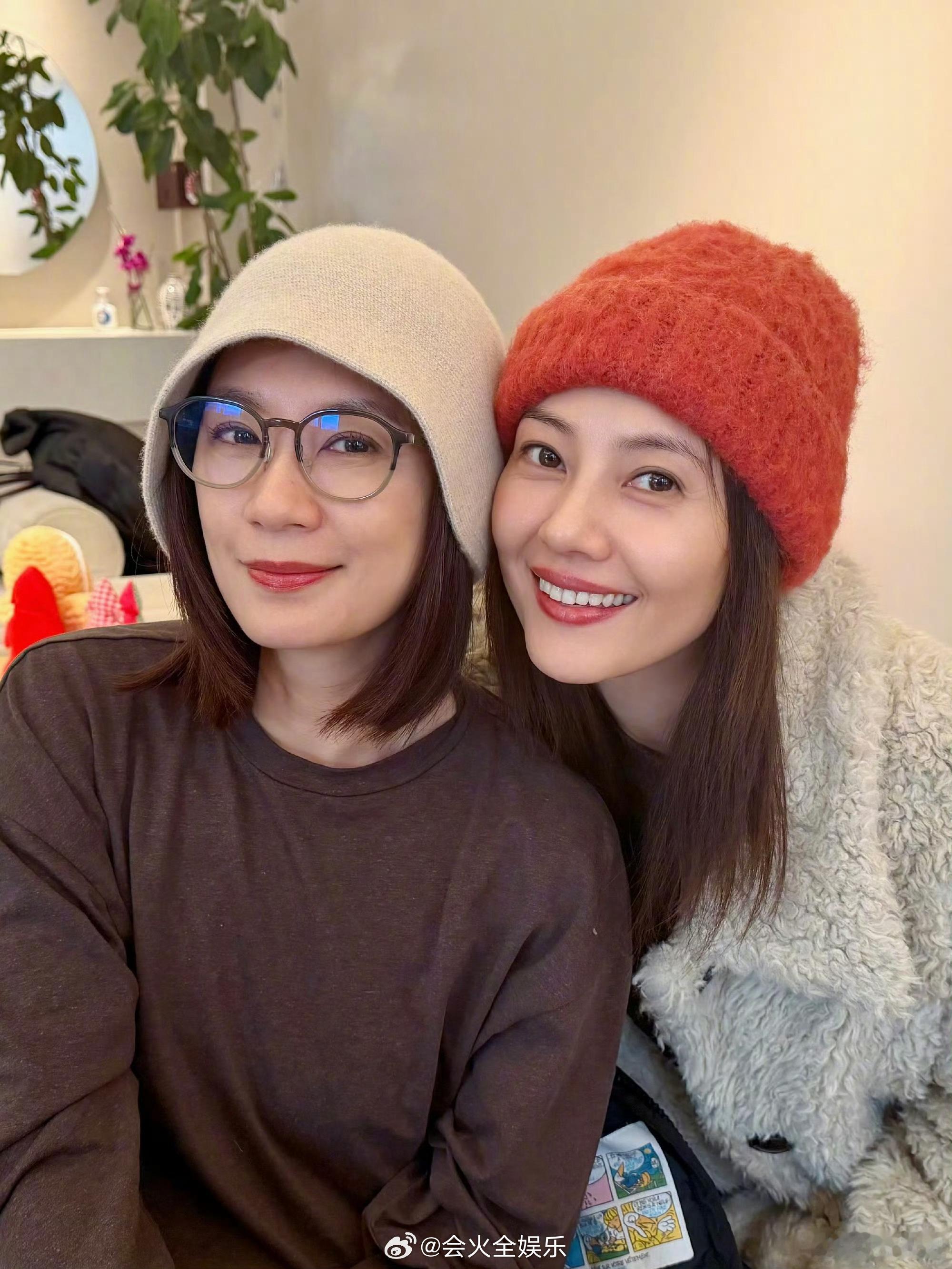 女神们又同框了贾静雯高圆圆见面合照贾静雯高圆圆又见面了