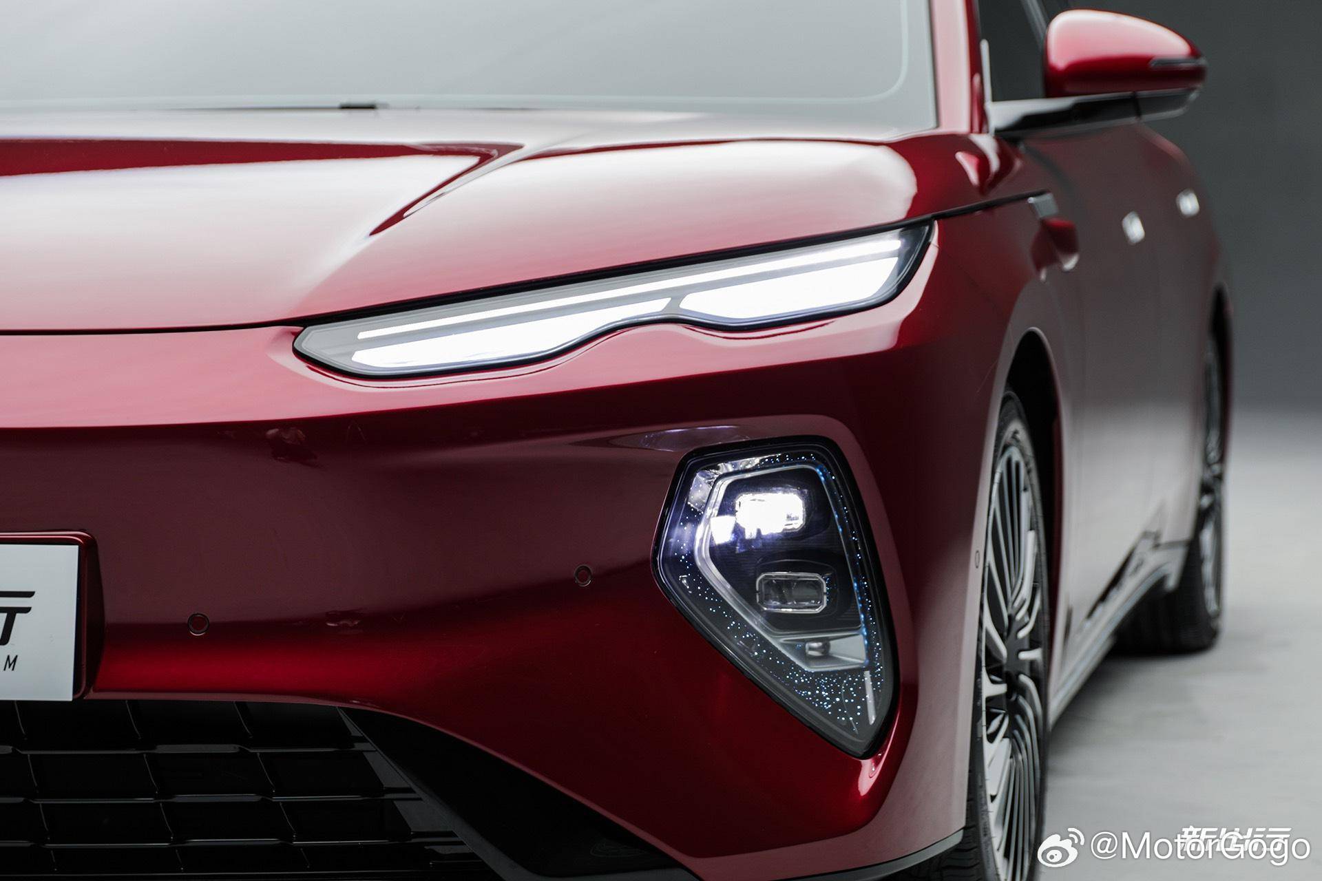 好家伙，想说怎么昨晚做图的时候死活找不到官图，原来是等今晚所有媒体解密一起释放。