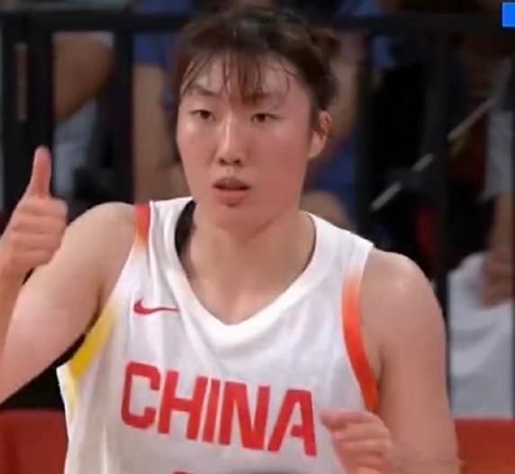 半场53‑18，中国女篮火力拉满，单节轰出34‑5，完全压制对手亚运女篮小组赛，