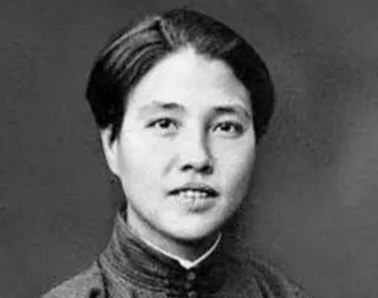 “红色女特工”王一知三次拒绝中央机关任职，毅然回到家乡坚持做教师的真实经历
一九