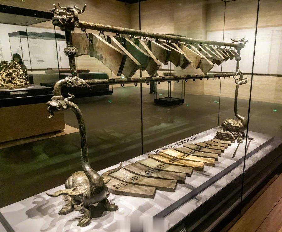 #会唱歌的石头见证中华千年礼乐文明#石器编磬与青铜器编钟，这就是中华礼乐传承绵延