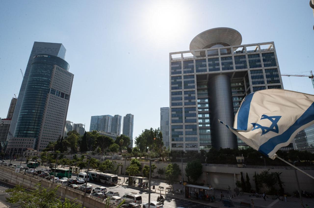 全网都在传一个炸锅的消息——以色列国防部大楼，被炸了！

当地时间3月26日凌晨