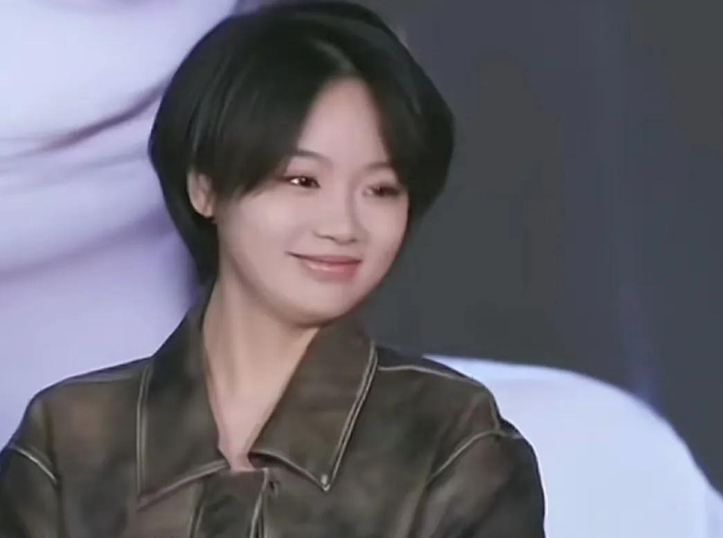 女三斤是怎么红的！原名张彤新，来自山东济宁曲阜的女孩，翻唱多首歌曲成名，擅长才艺