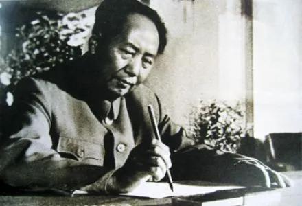 淮海战役第三阶段，杜聿明兵团的30多万大军被包围在陈官庄后，面对这“瓮中”的30