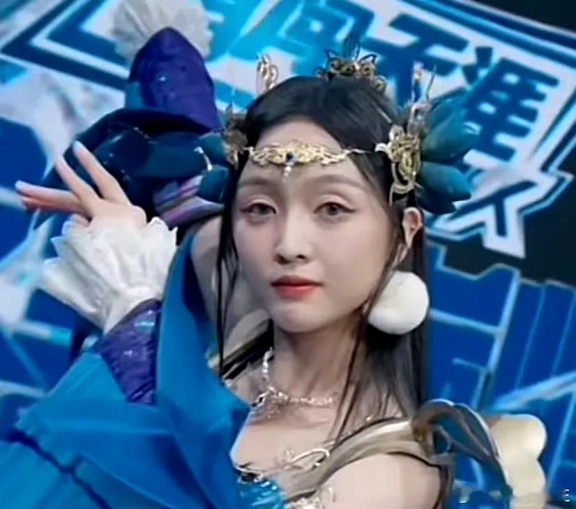 #记录我的9月生活#吴宣仪cos貂蝉被网友审判了，确实不太好看啊。#八卦手册# 