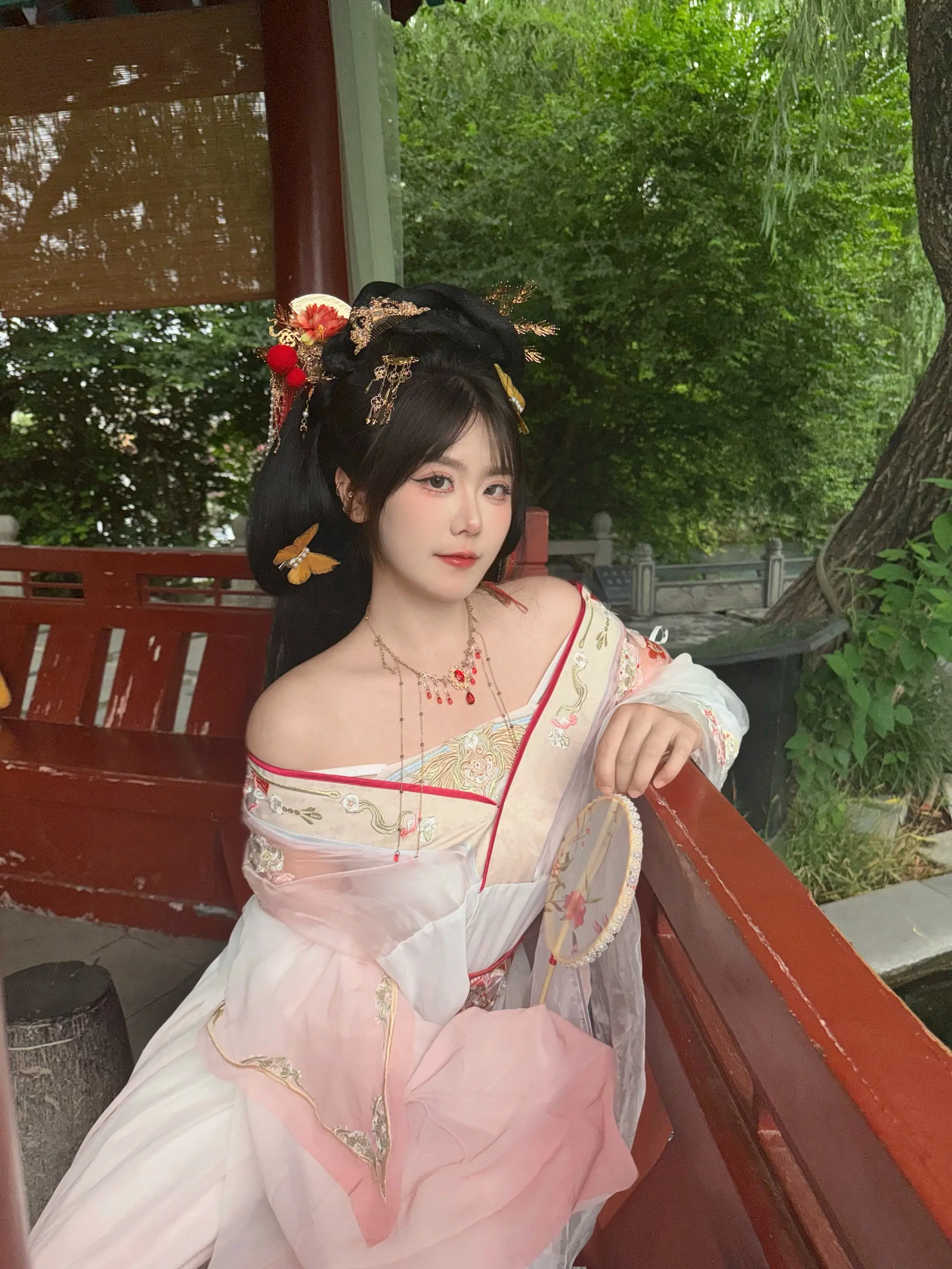 繁华外，市井处，古城里，醉是人间