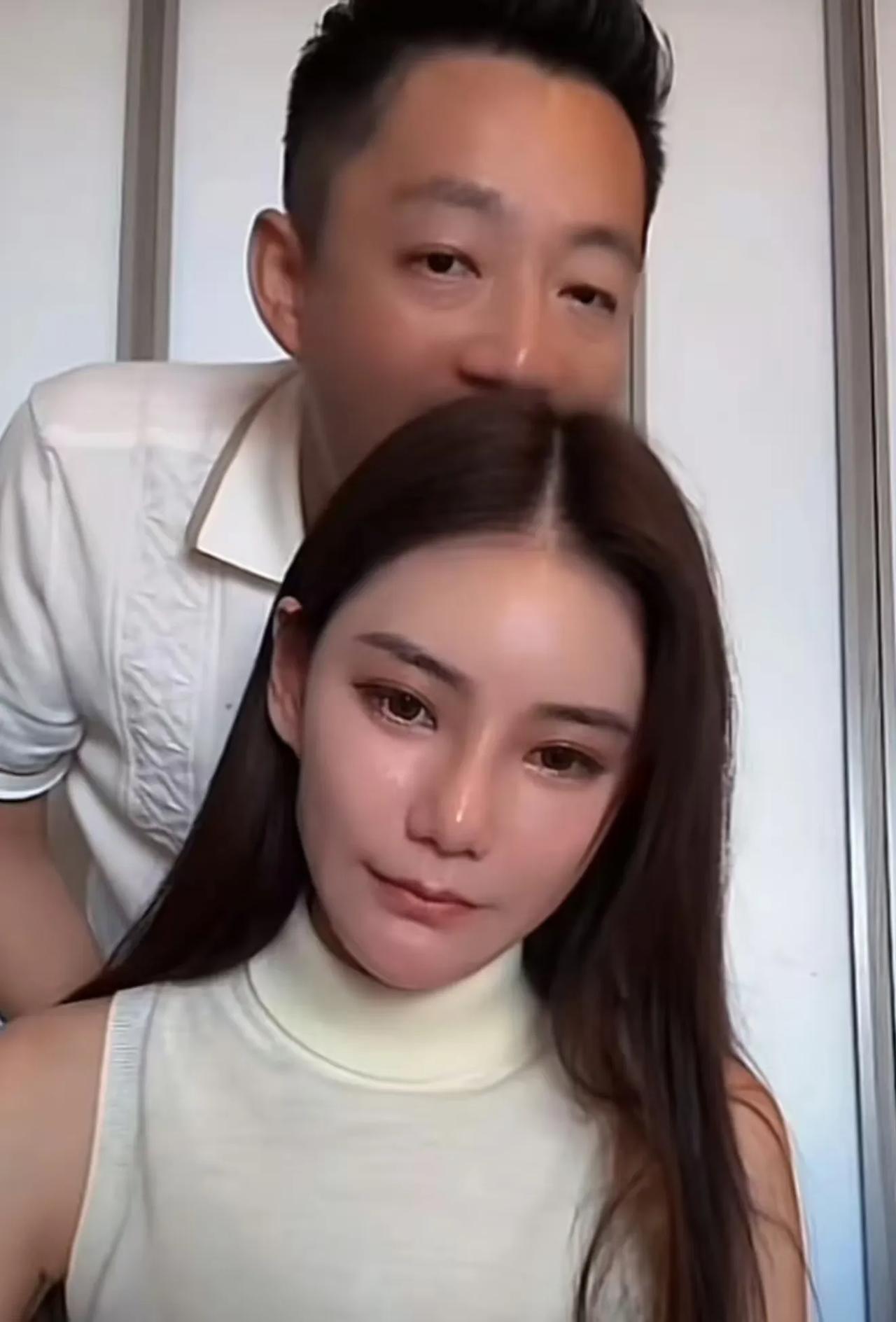 汪小菲再婚，S妈看起来不大高兴的样子！
但是说实在的，
汪小菲已经和你女儿离婚很