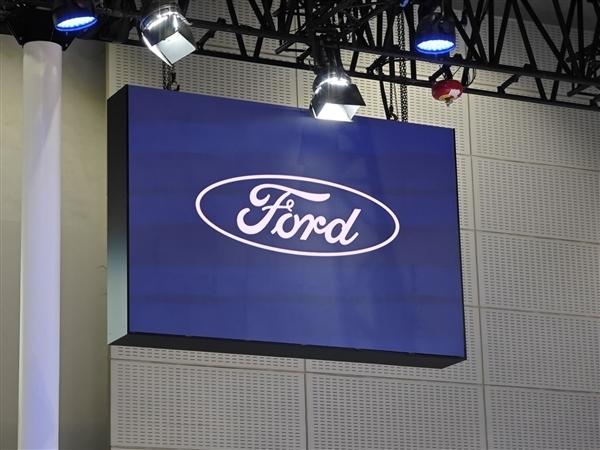 在 2025 年 2 月 9 日《纽约时报》的采访中，福特汽车 CEO 吉姆・法