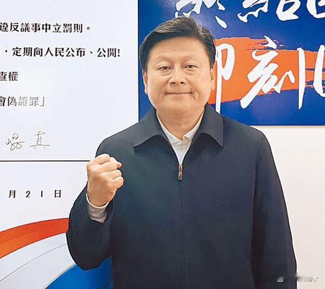 罚写100遍“我保证不打架”！
台湾“立法院长”韩国瑜爆料称，在台湾立法部门上演