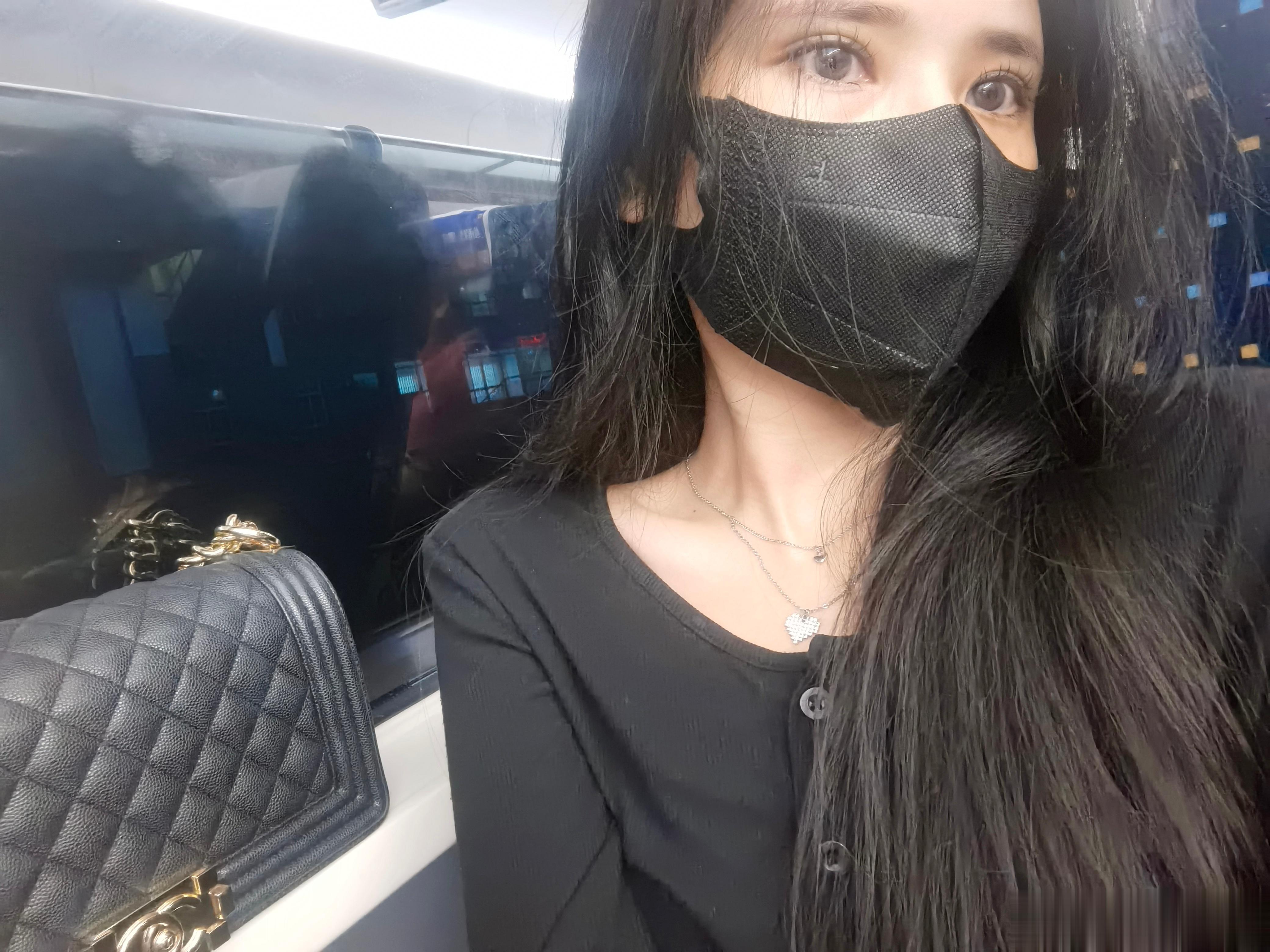 如果动车上有WIFI就好了[哈哈]#遇见美好#  ​​​