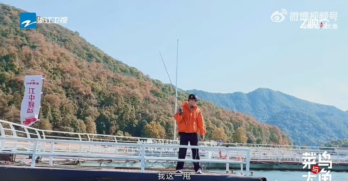 李晨钓鱼首秀有跑男那味 本以为李晨钓鱼是王者，结果是甩丢鱼饵的青铜，反差感绝了