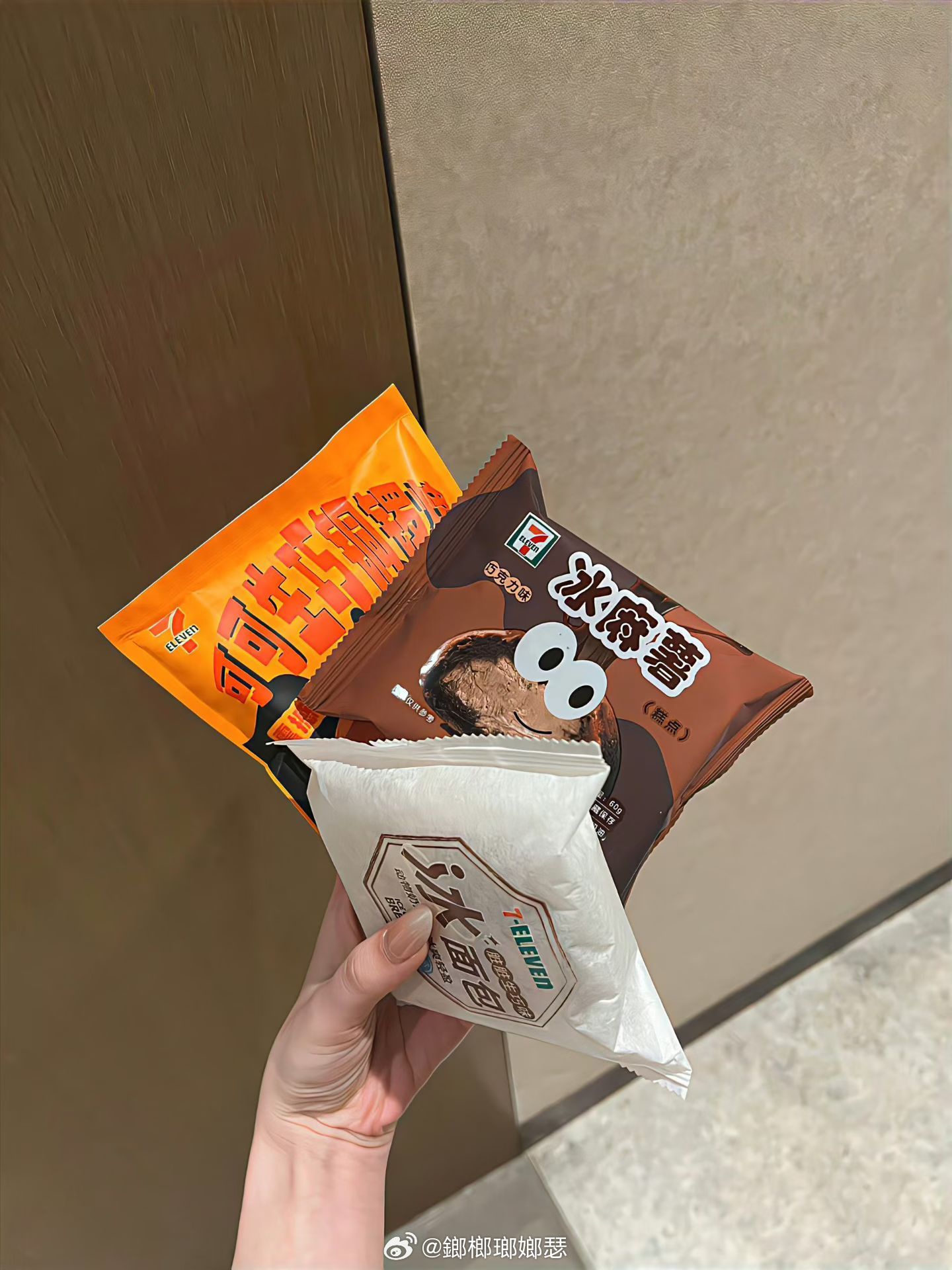 我爱玩,但不乱玩,我好色,但不随便,内分泌失调和病理八项我还是分得清楚。 太原·