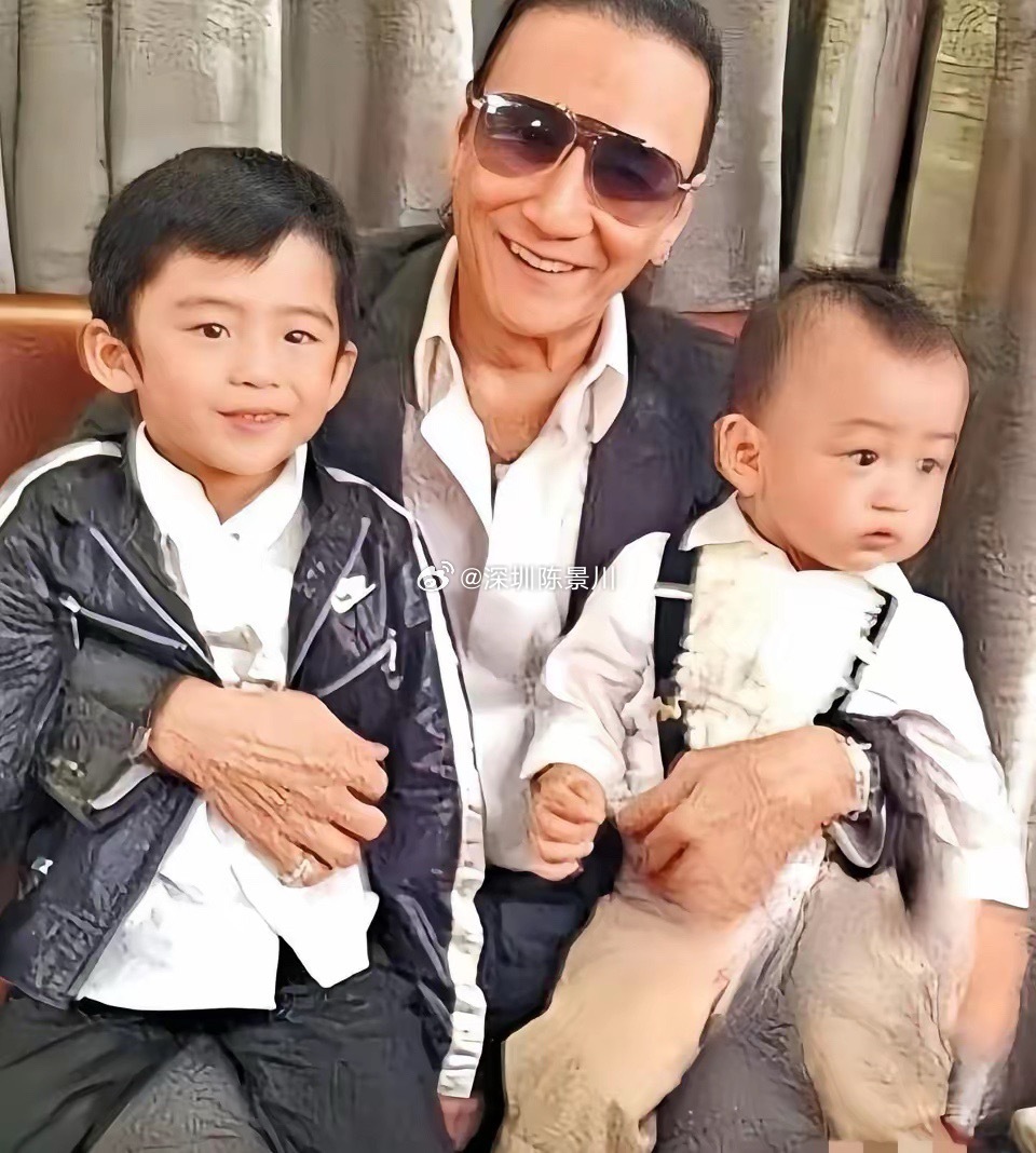 果然是男人的思维比较通透我问我老公:“谢贤走了，张柏芝是不是就没有靠山了”，我老