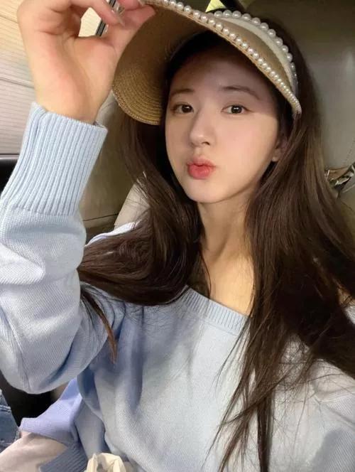 温柔甜美的夏日穿搭，快来打卡！美女穿搭分享。 甜美风穿搭分享 清纯女穿搭 青春灵