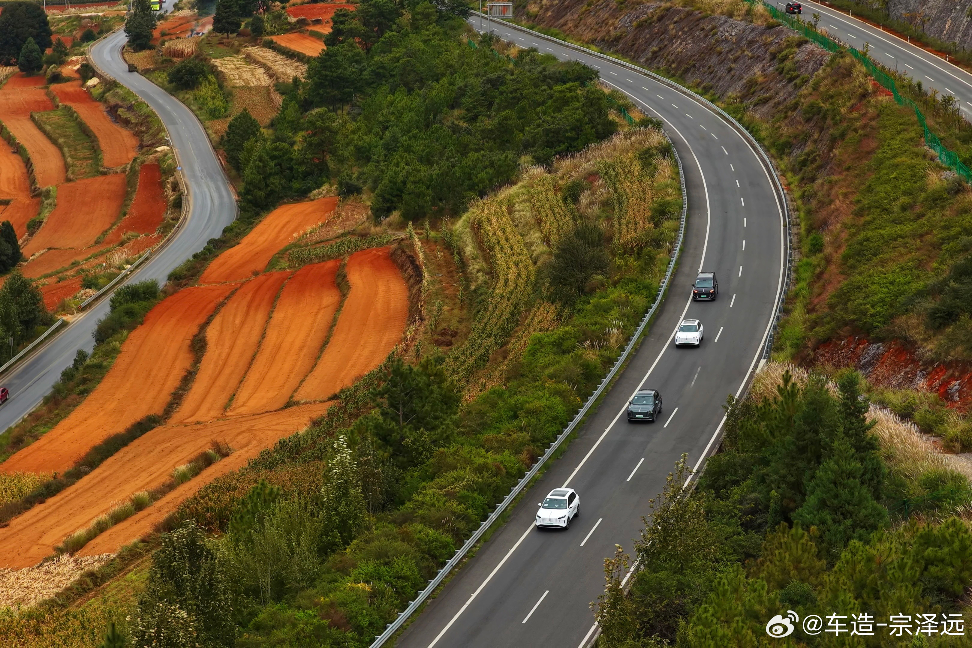中国混动破世界纪录最新混动车续航吉尼斯世界纪录更新了!全新红旗HS6 PHEV在