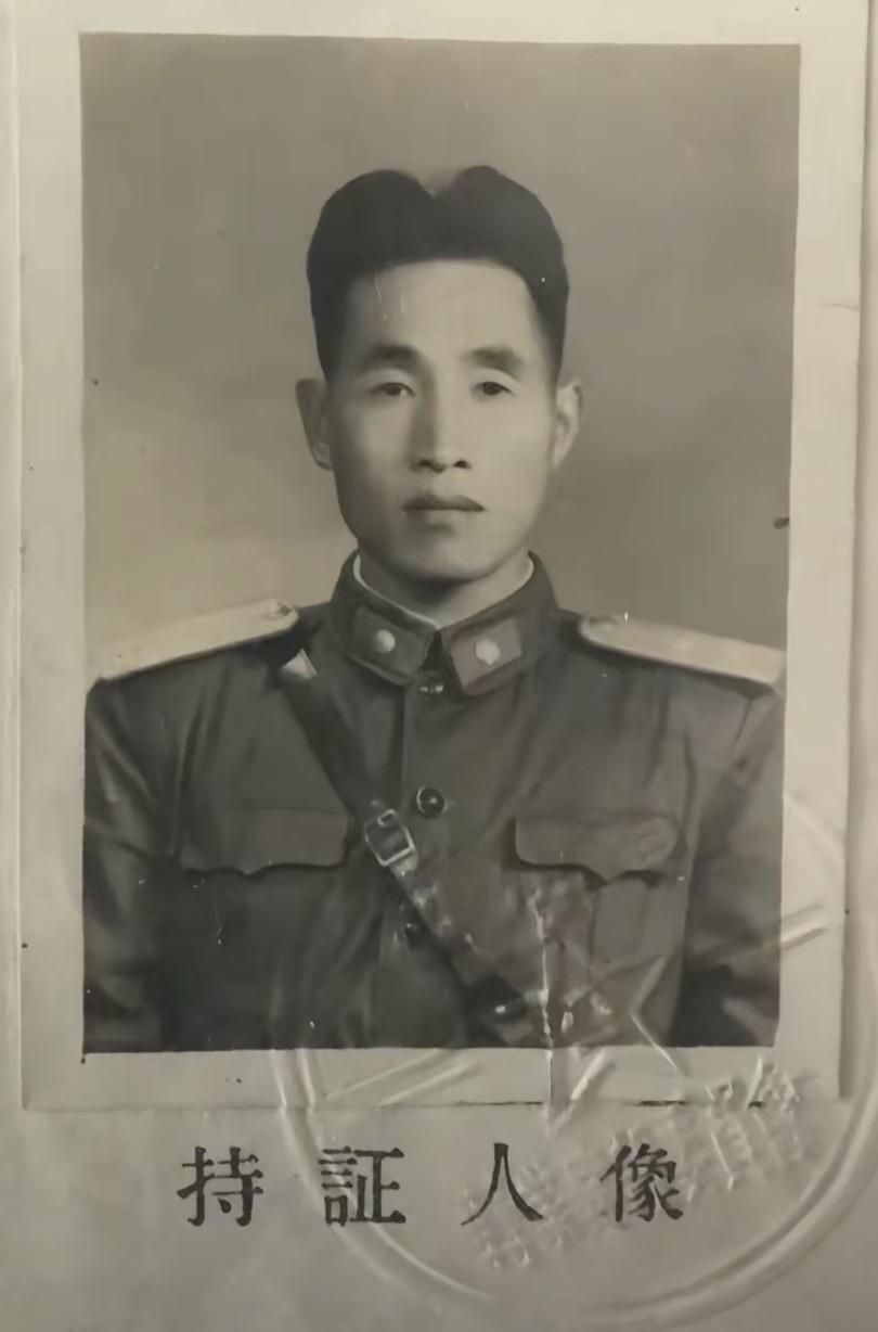 父亲五五年在苏州军分区授予大尉。开国大尉的历史背景 1955年9月，中...