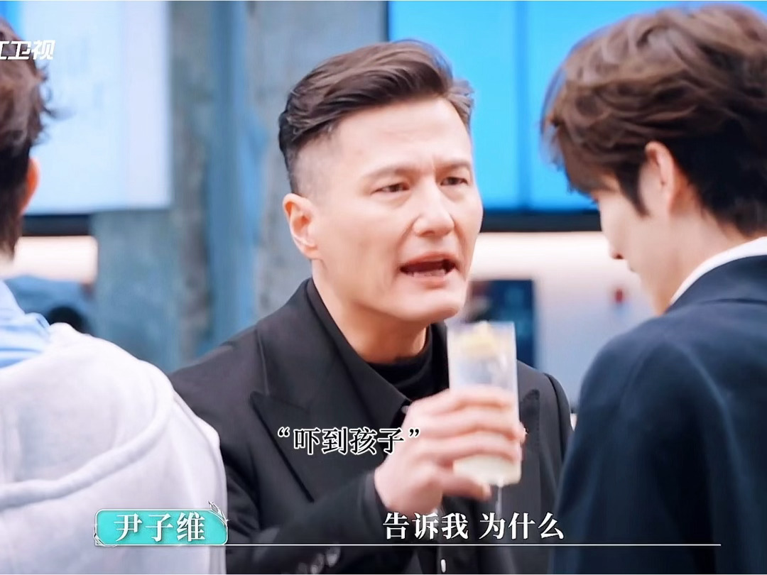 董思成吐槽尹子维脾气大 董思成真的好乖啊，为了节省特意点了儿童餐，弟弟好懂事儿。