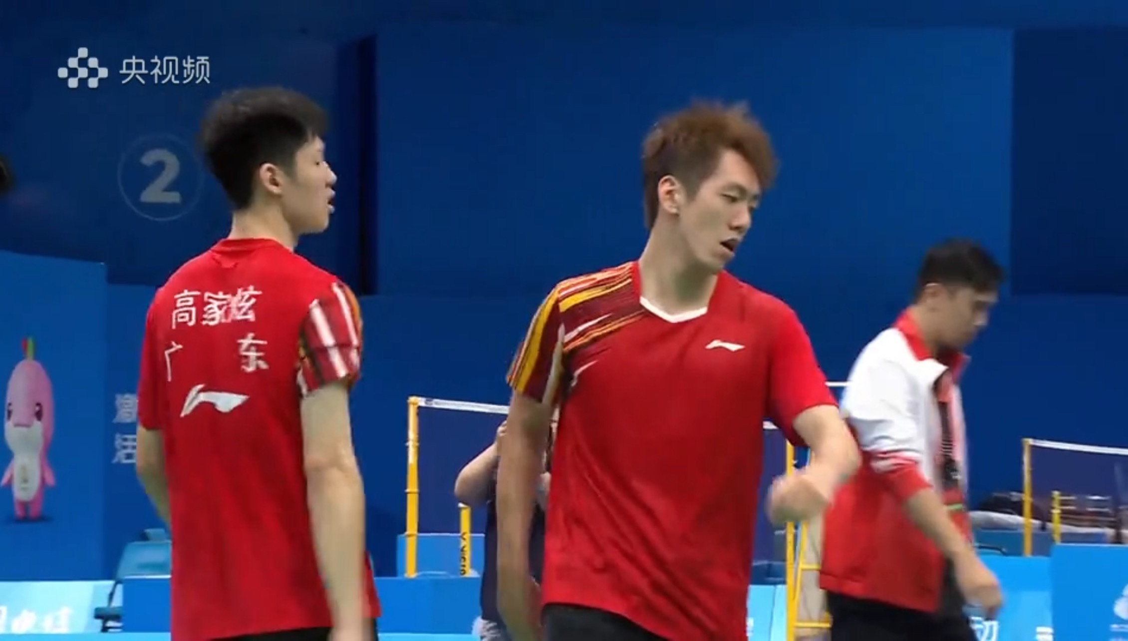 毛球广东2-2浙江了三单 陈文杰VS周新宇赢了就进决赛了 