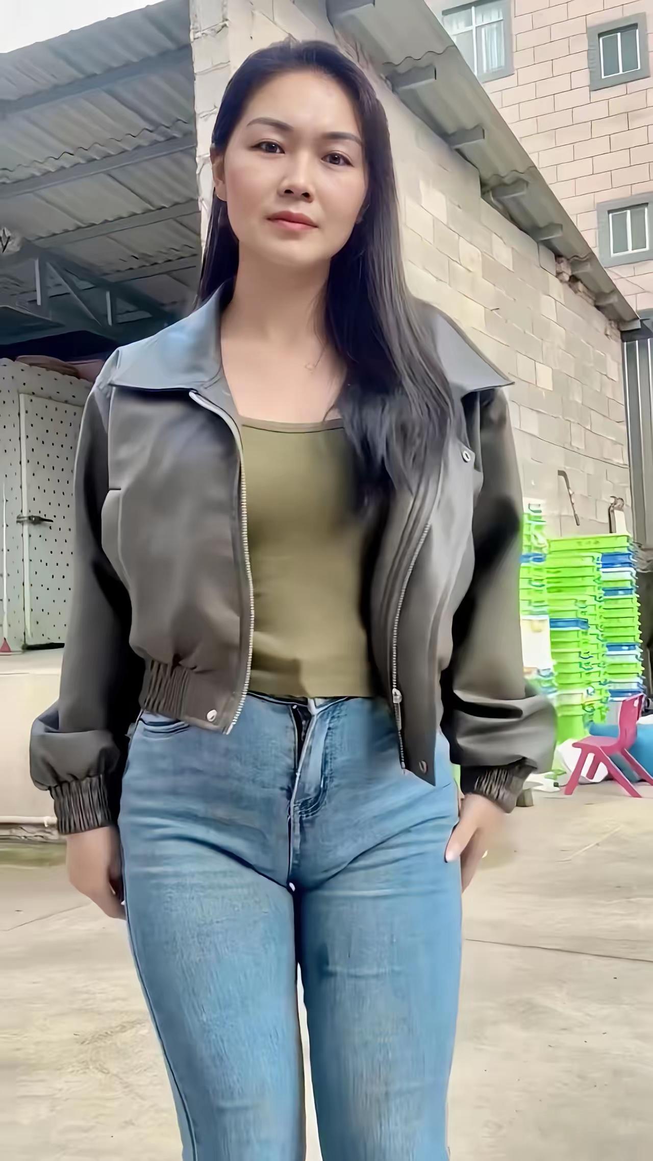 这面相一看就是厉害角色，大姐，大嫂型的