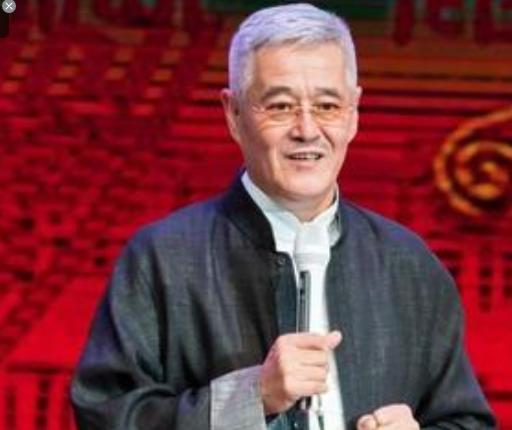 2009年，赵本山脑动脉瘤破裂，出院后，他把手头积蓄凑到一起，共13个亿，于是一