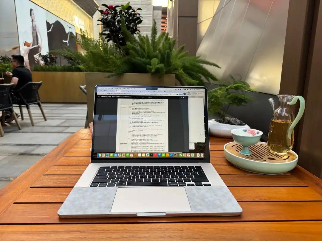 人不能有丝毫的自满心理。因为学无止境，活到老学到老，浅尝辄止或半途而废，就学不到