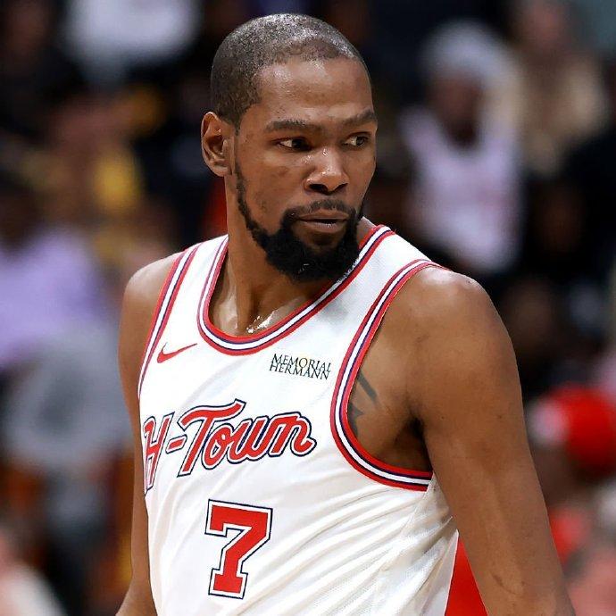 火箭就离谱，这也能输啊？
杜兰特：40分7篮板5助攻
23投15中，三分球10中