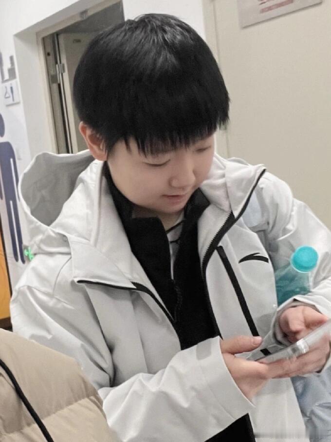 奶呼呼的莎头，豆包好漂亮，楚钦好帅[坏笑] 