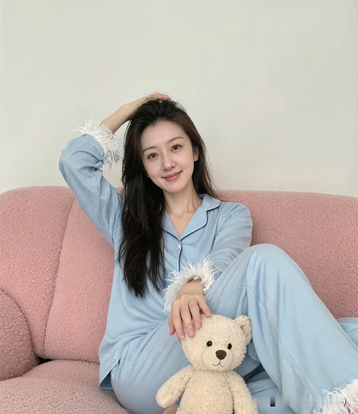 有些人
直到嫁错人后才恍然大悟，
婚姻的根基，
其实是爱。
一旦失去爱，
婚姻便