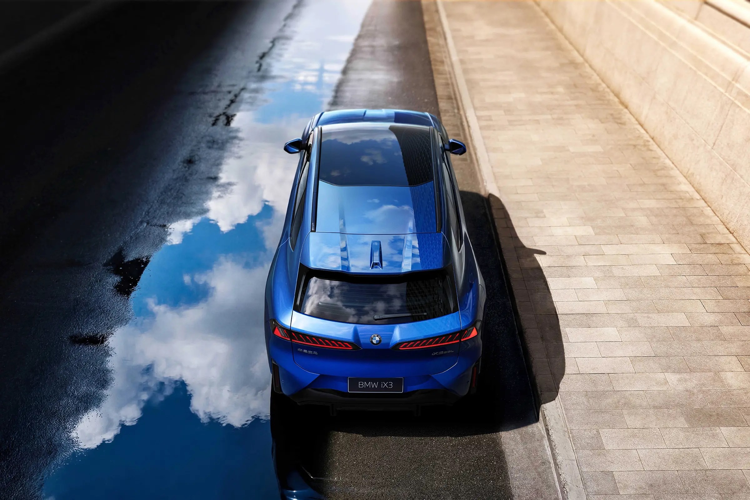 新世代BMW iX3干了一件事，在青海湖完成了805.8公里的续航挑战。这次非常