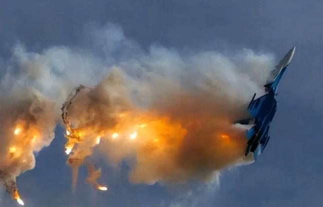 最坏情况发生，美军舰载机在沿海被击中，白宫意识到大国出手了！
 
近日，多家国际