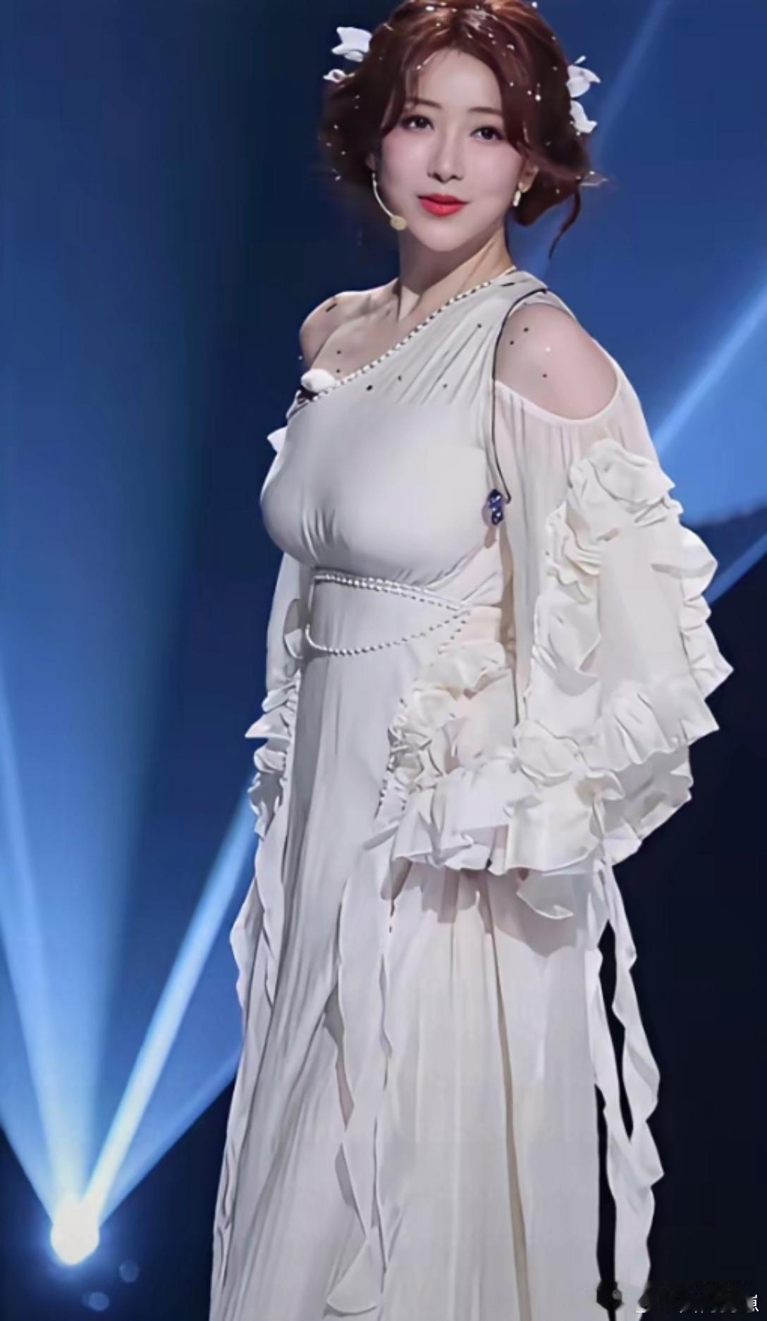 50岁的陈紫涵状态好绝，看着也太显年轻了吧！ 