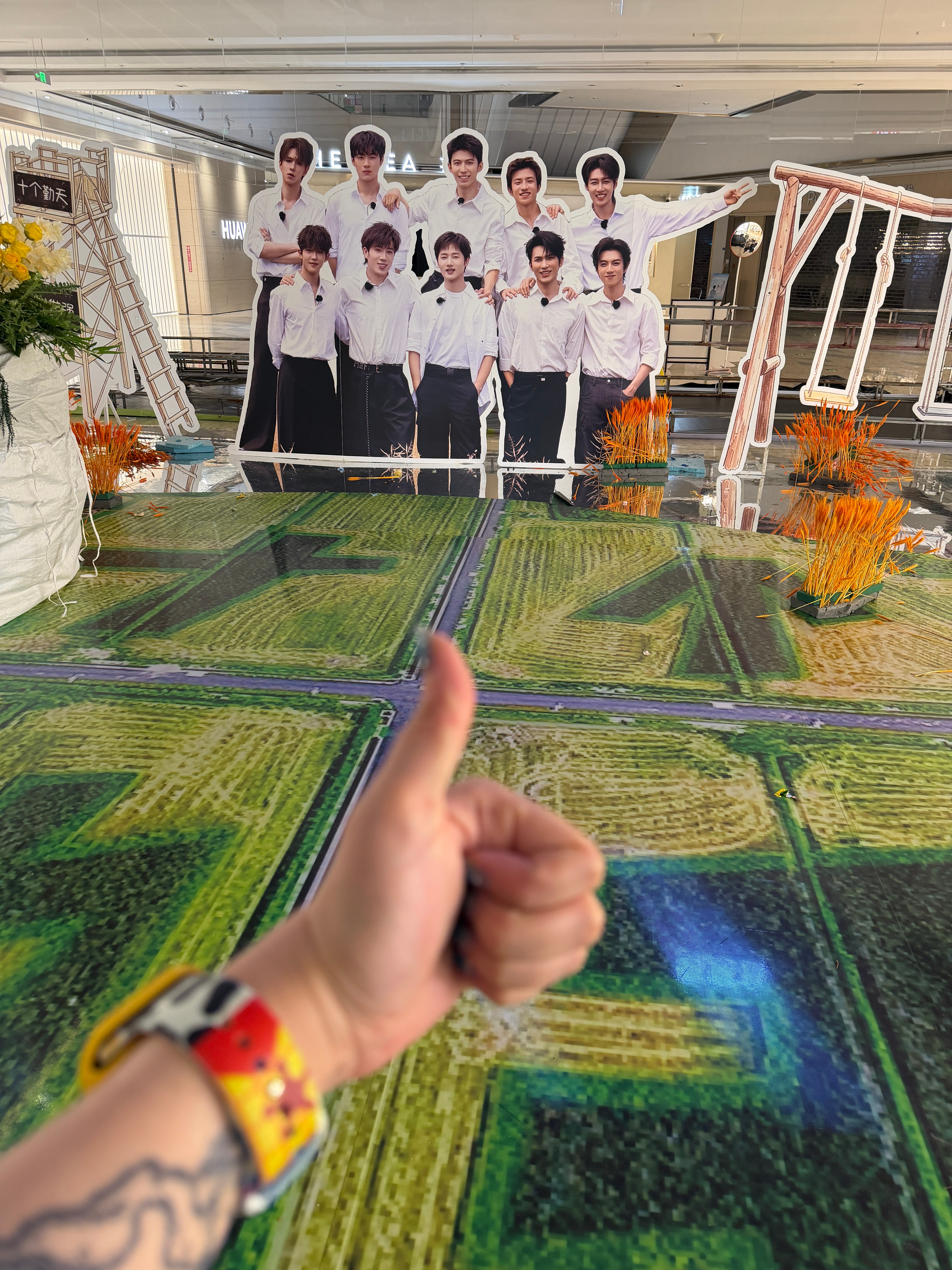 加完公司的班来加痛楼的班  刚好历时7天后的撤展  做应援好辛苦但也好幸福  这