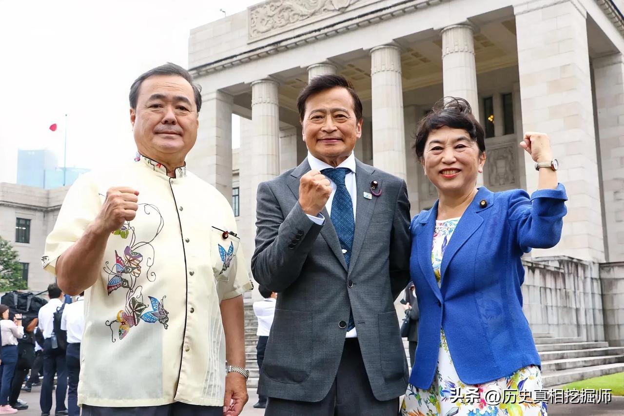 对华友好的日本社民党唯一的三位国会议员！想当年，社民党的前身社会党，那可是能与自