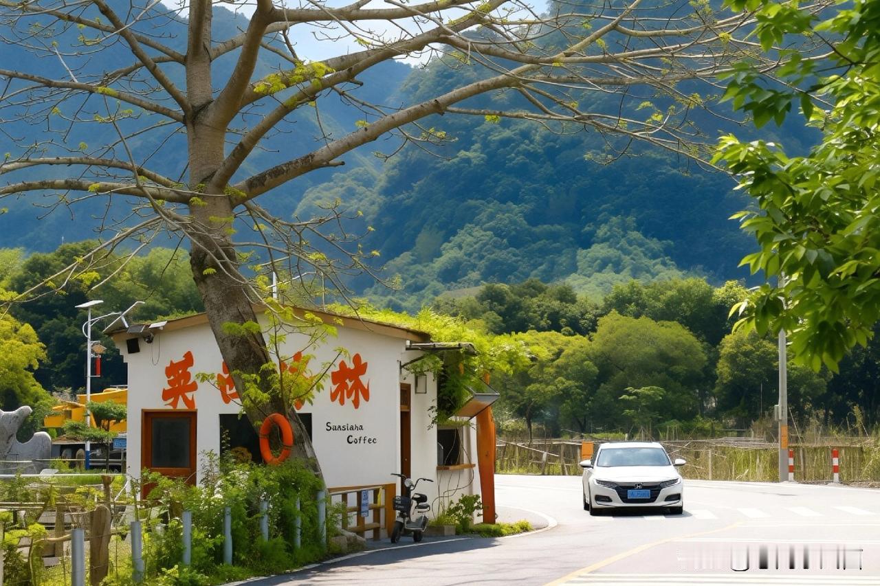 英德峰林：一幅流动的山水画卷
   英德市旅游 英德的两日，是被绿色浸透的时光。