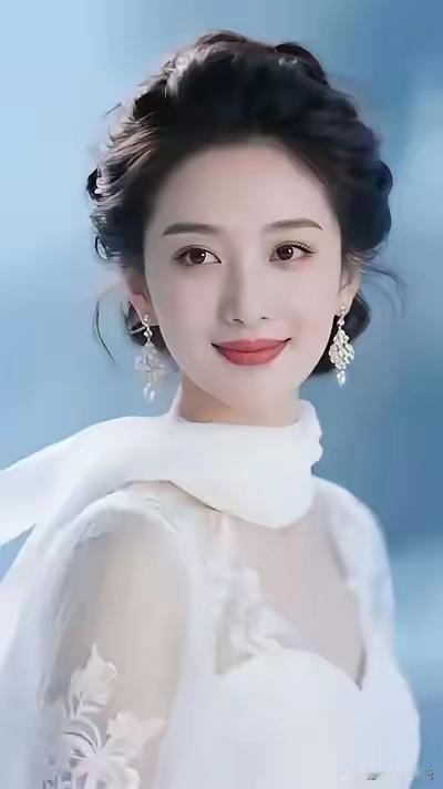 出水芙蓉，亭亭玉立。
眉清目秀，美若冠玉。
冰肌玉骨，明眸皓齿。
闭月羞花，沉鱼