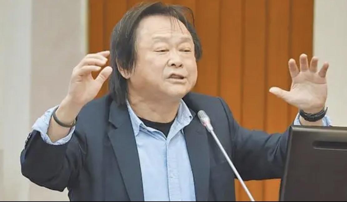 民进党立委王世坚竟为徐国勇“台湾没有光复节”的荒谬言论叫好，还大放厥词称台湾要“