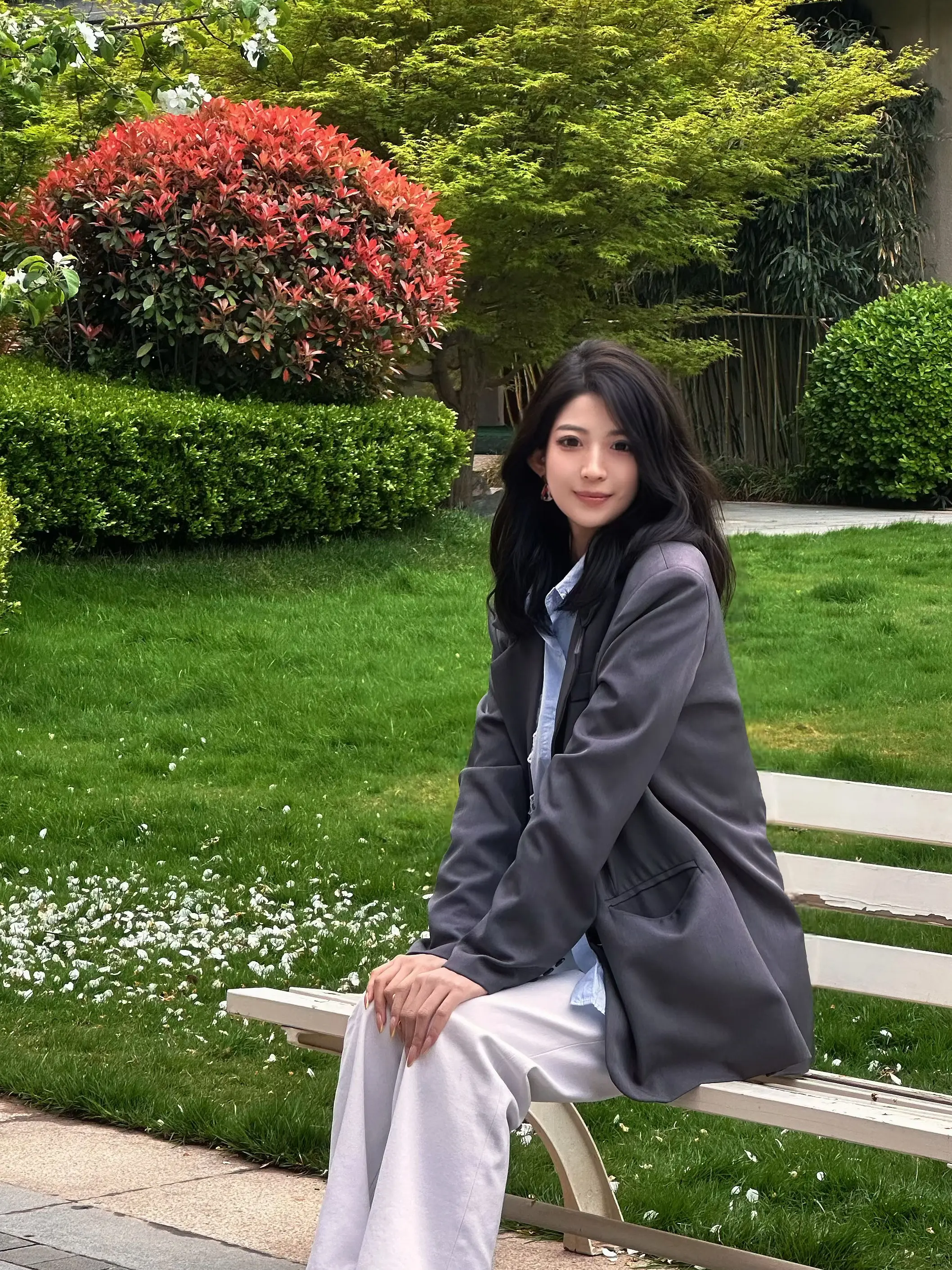 工作尚未有起色 谈婚论嫁至在眼前 却还在路上寻找自己 变成平静的人
