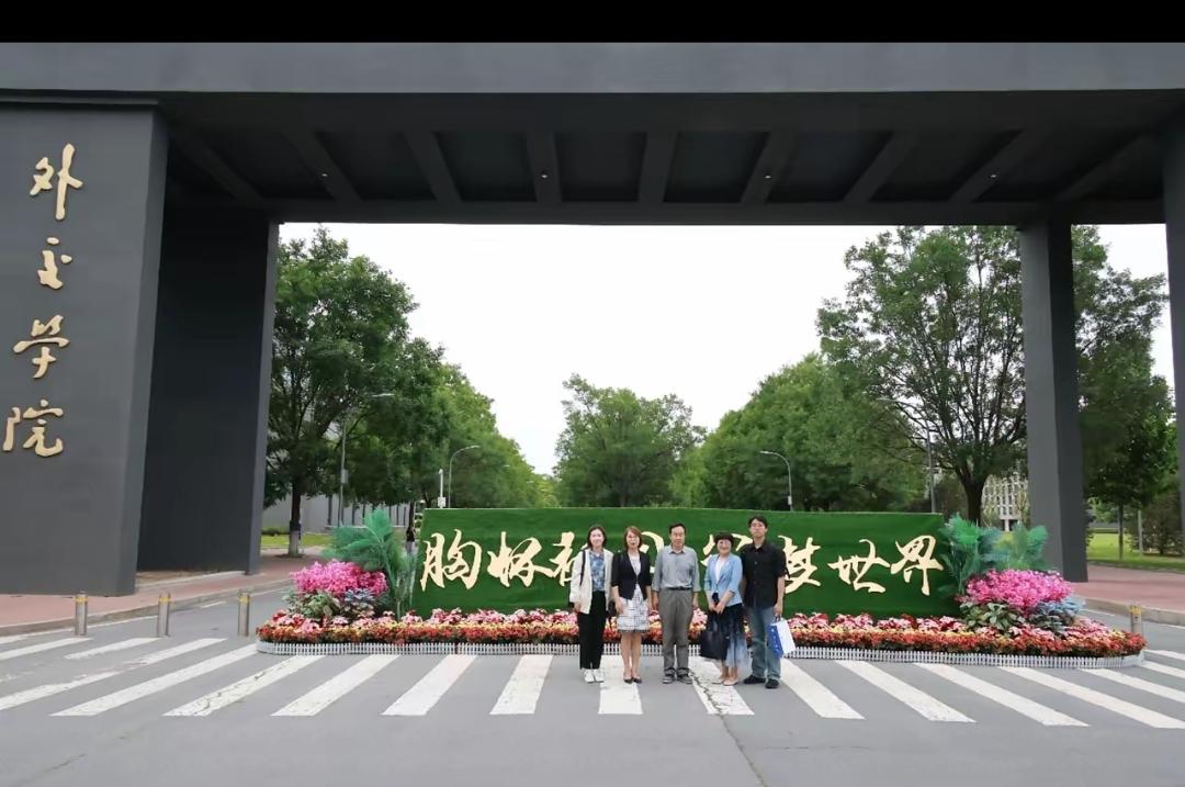 很难理解，受过国内体制多年培养的人，到处宣讲照搬国外宽松移民政策，完全忽略当下国