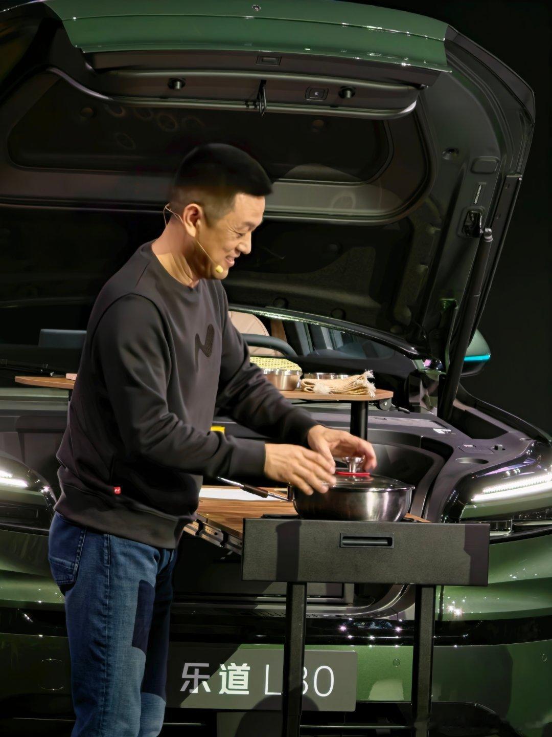 又一发布会名场面来了CEO现场切菜做饭今晚的名场面太多了乐道l80双舱超级大五座