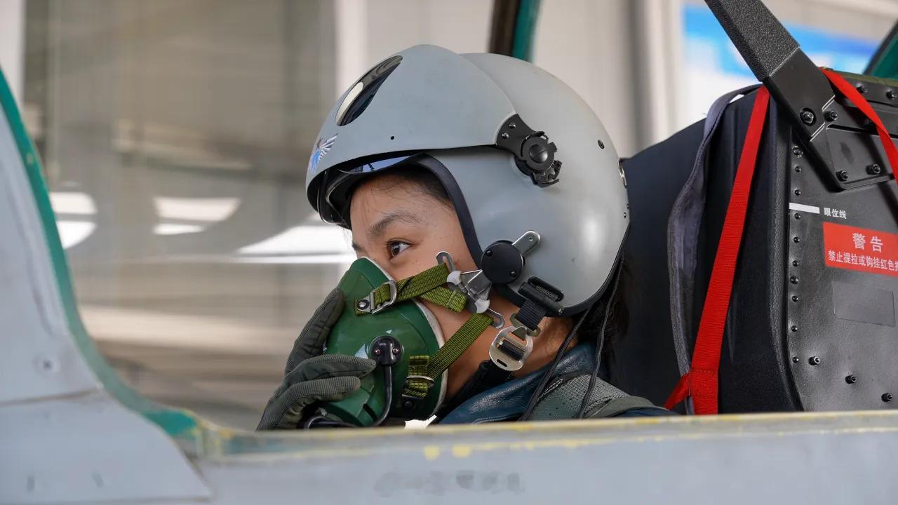 #迷彩军恋[超话]#乘风好去长空万里直下看山河未来，加油！[送花花] ​​​