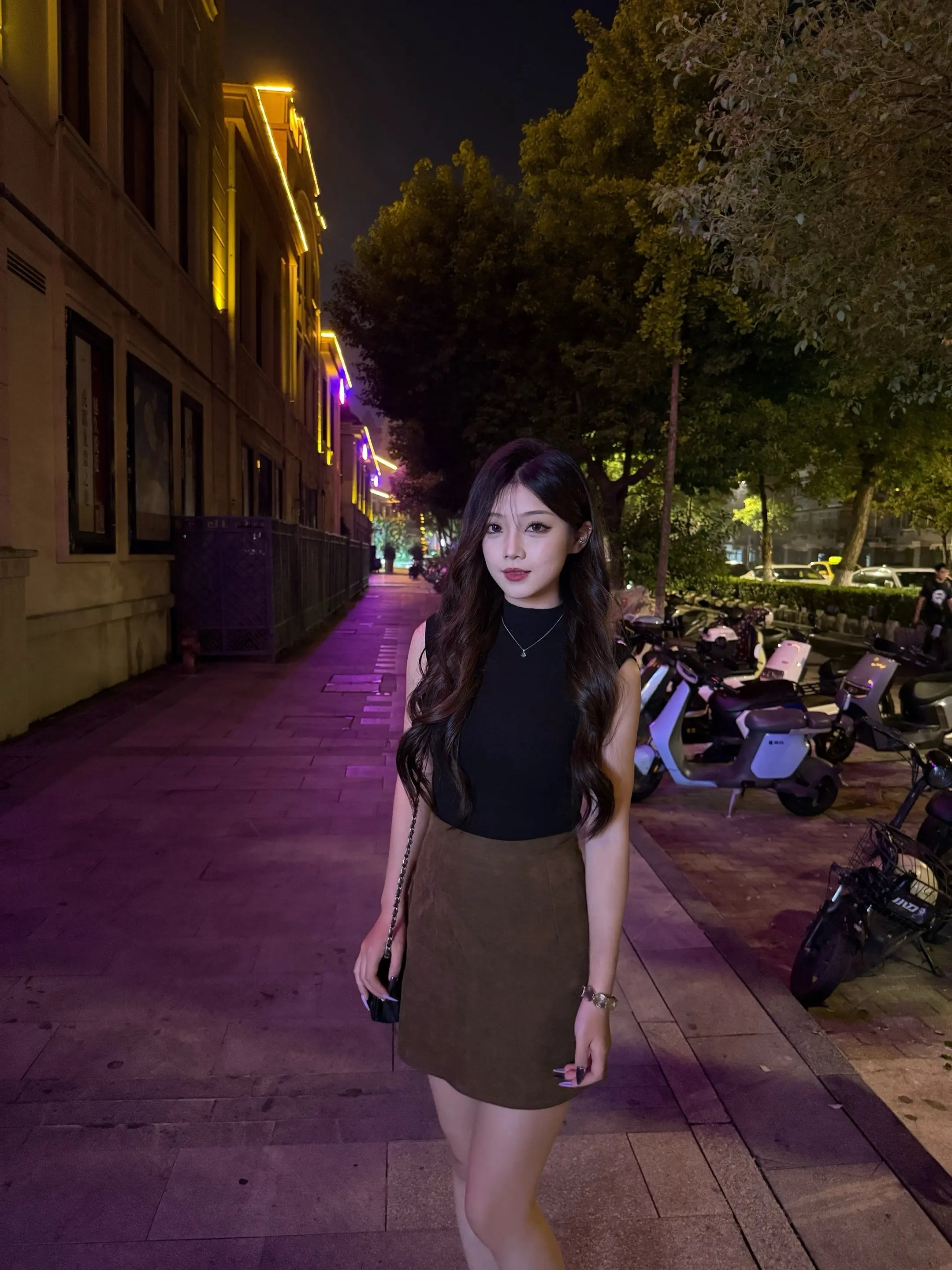 我允许你离开我了吗 你的掌纹里没有我的命运 那就割出来 知道吗