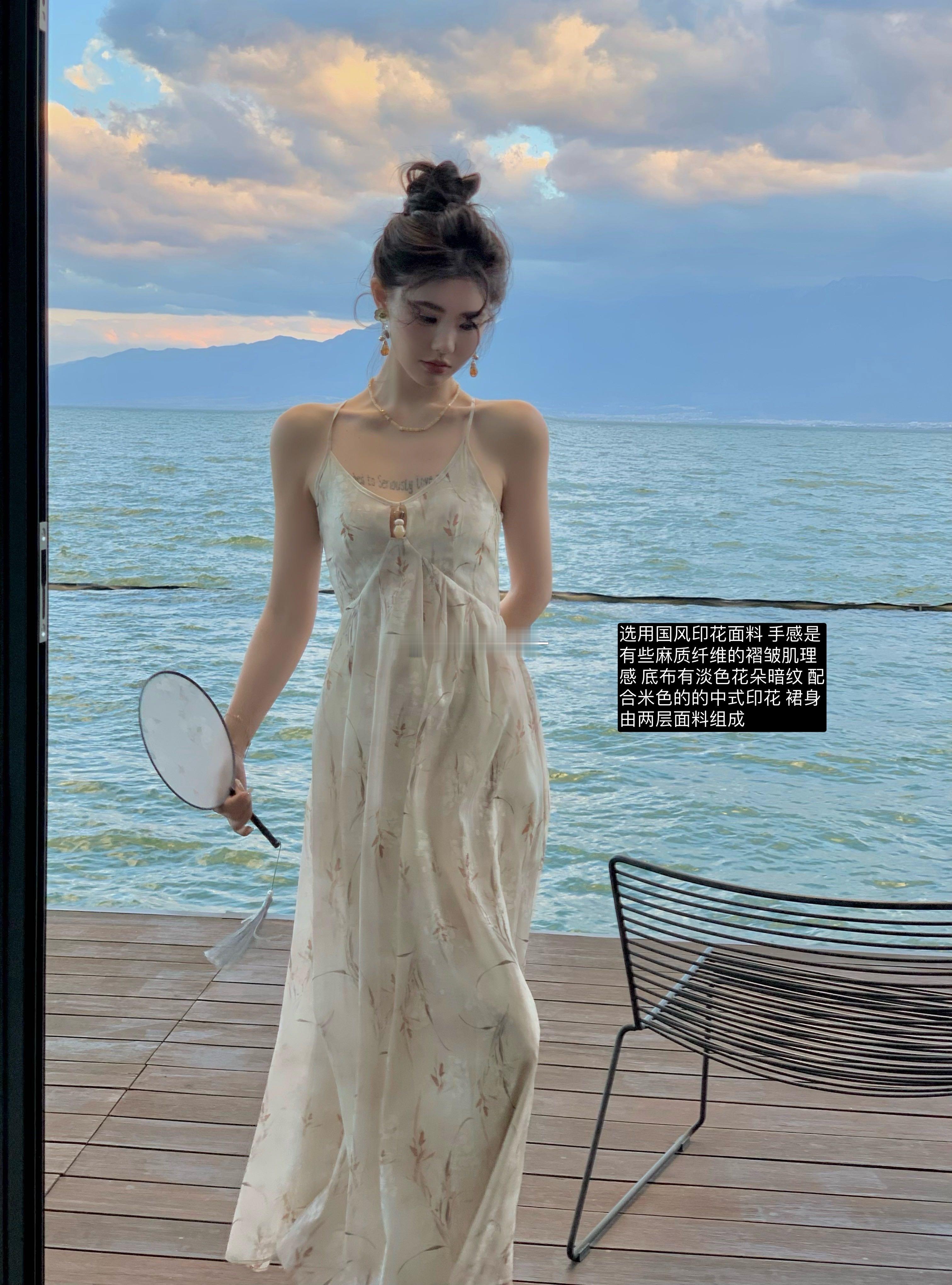 游淌在氧气里🌊/ 唤醒度假氛围的碎花裙好文艺灵气的花色  镂空串珠一点点禅意 