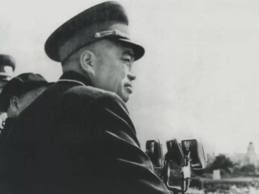 1940年10月底，百团大战第三阶段，关家垴战斗刚结束，彭德怀不顾多人求情，下令