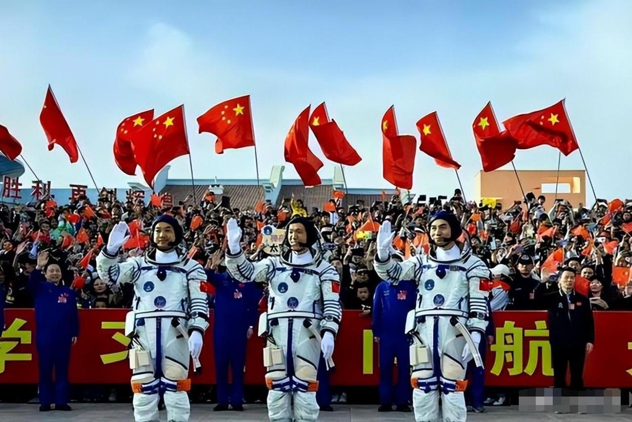 一个开放包容的中国，让“世界灯塔”汗颜，令“人类之光”移主

毕竟“灯塔”这个词